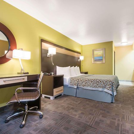 Days Inn By Wyndham Carlsbad Buitenkant foto