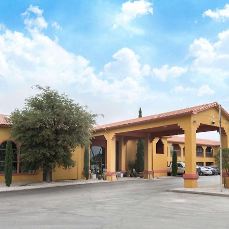 Days Inn By Wyndham Carlsbad Buitenkant foto