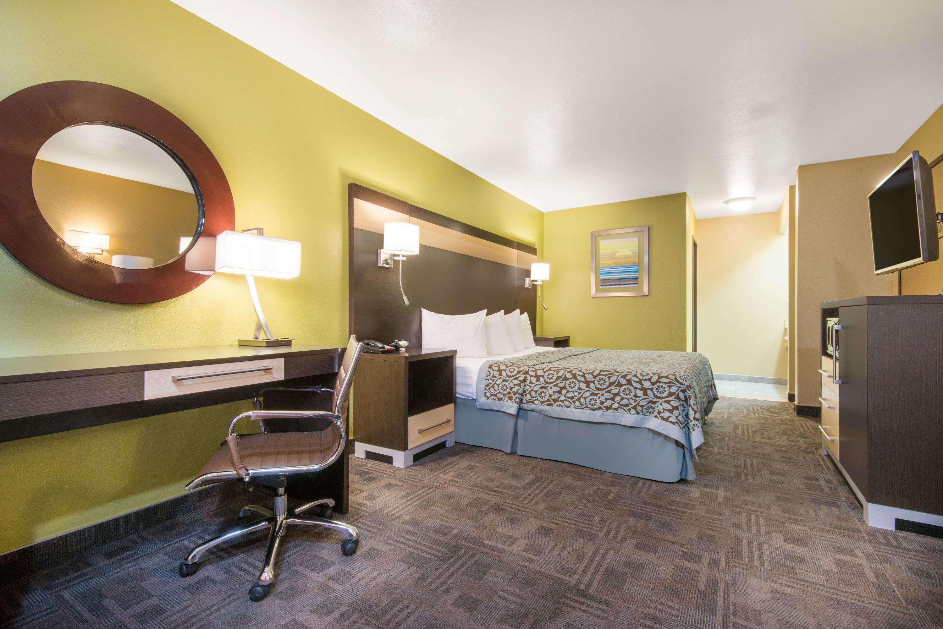 Days Inn By Wyndham Carlsbad Buitenkant foto