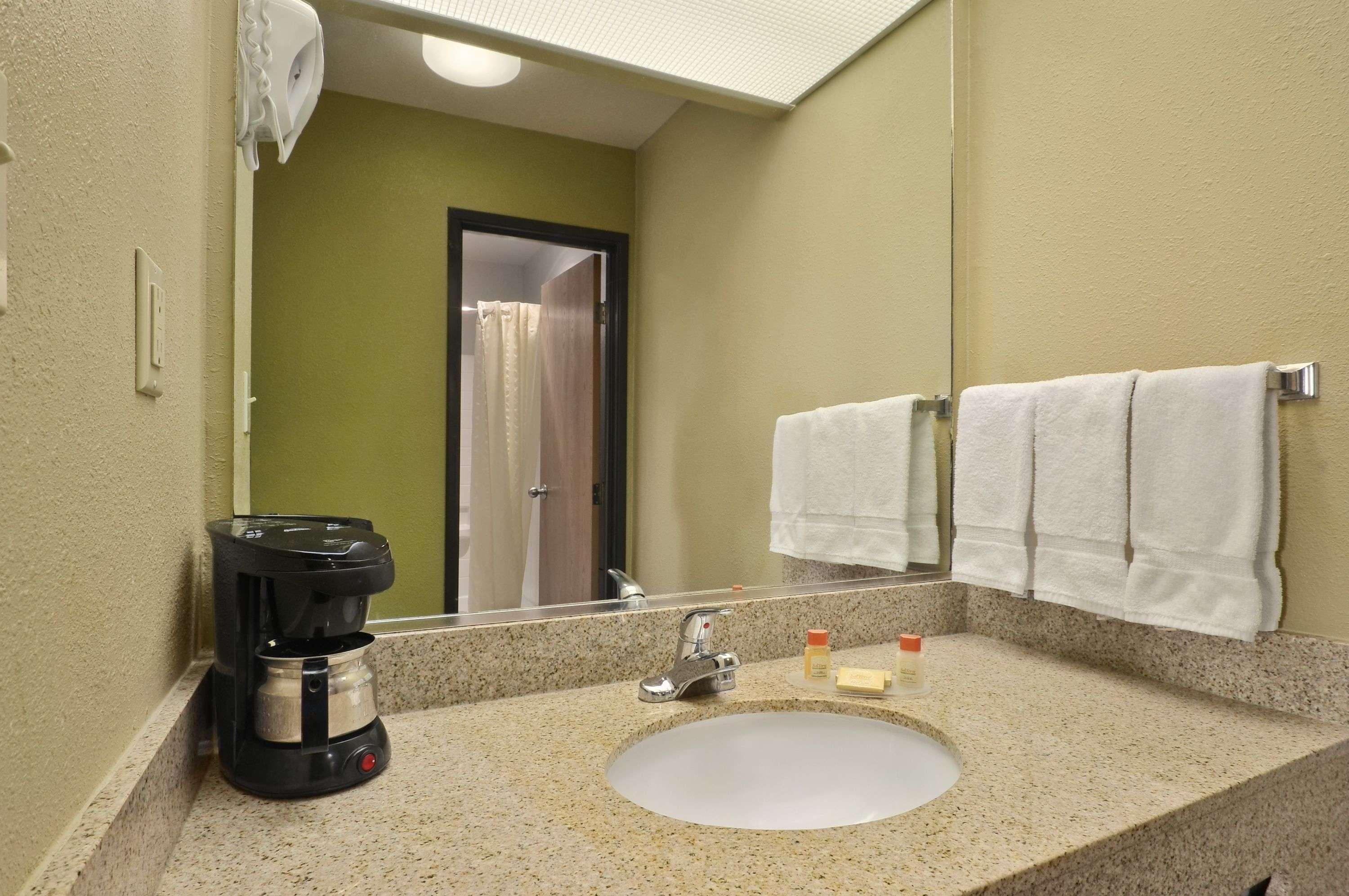 Days Inn By Wyndham Carlsbad Buitenkant foto