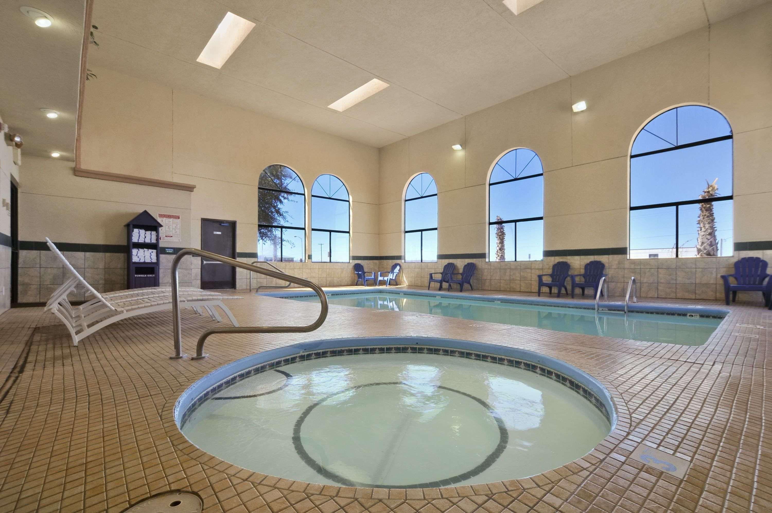 Days Inn By Wyndham Carlsbad Buitenkant foto