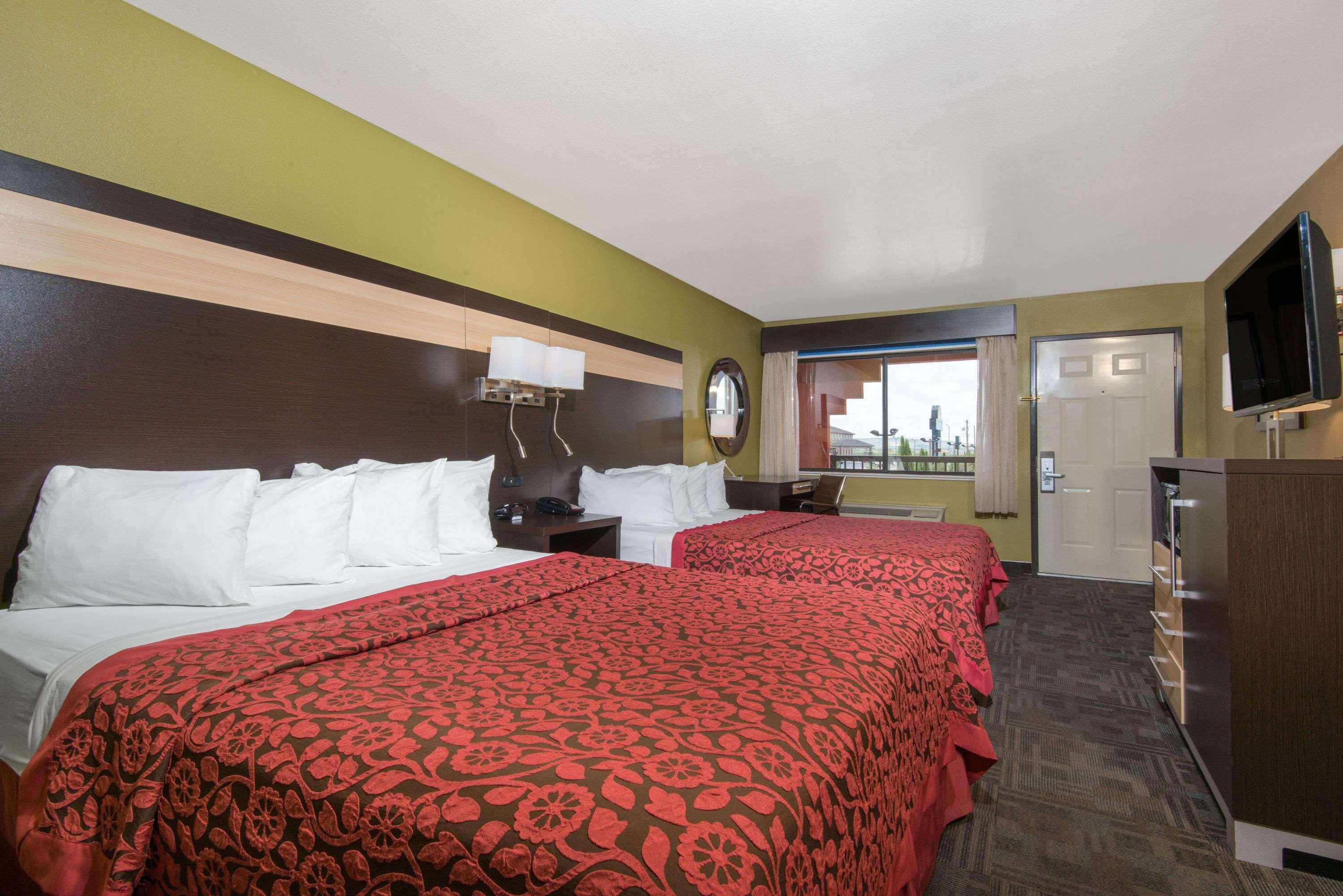 Days Inn By Wyndham Carlsbad Buitenkant foto