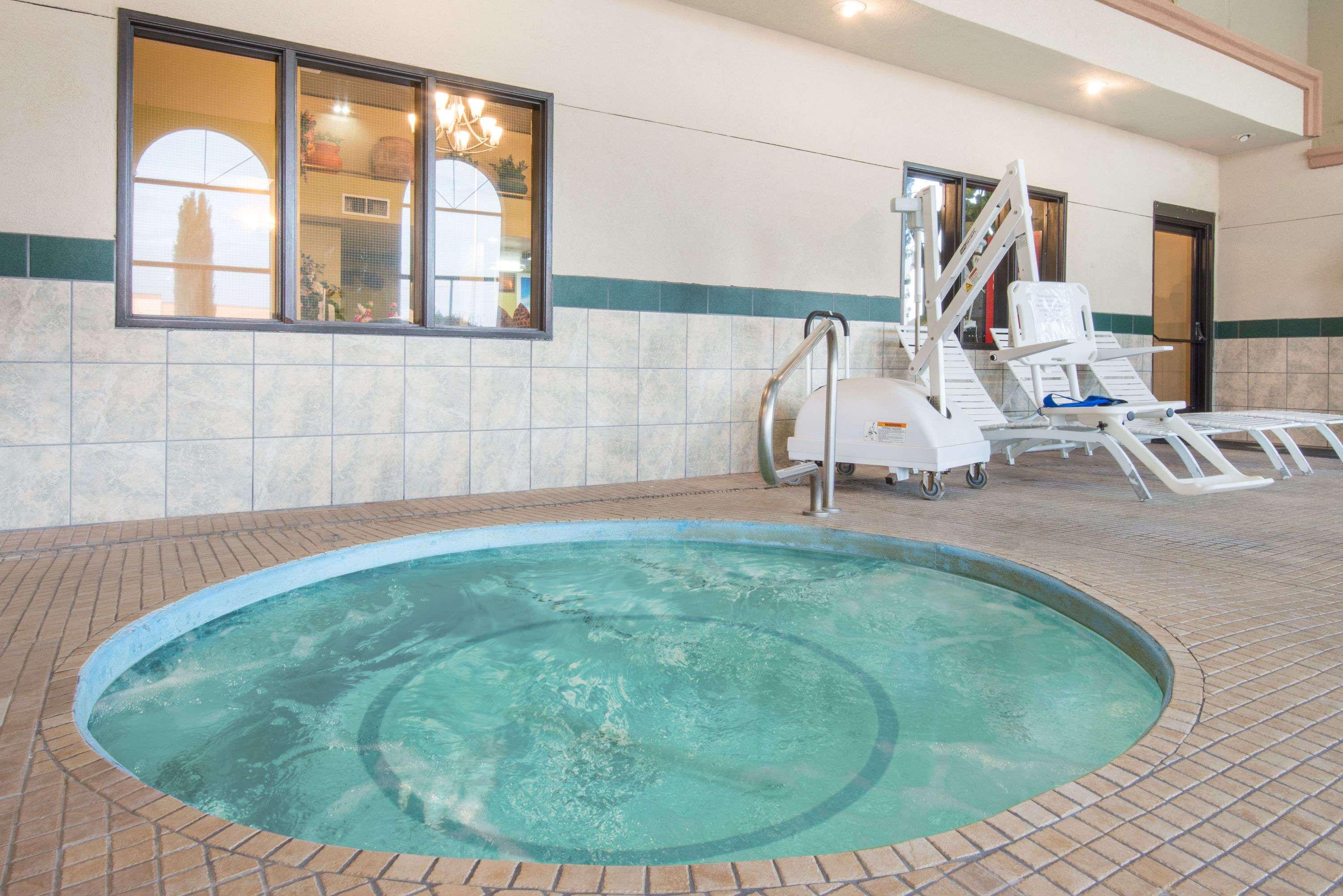 Days Inn By Wyndham Carlsbad Buitenkant foto
