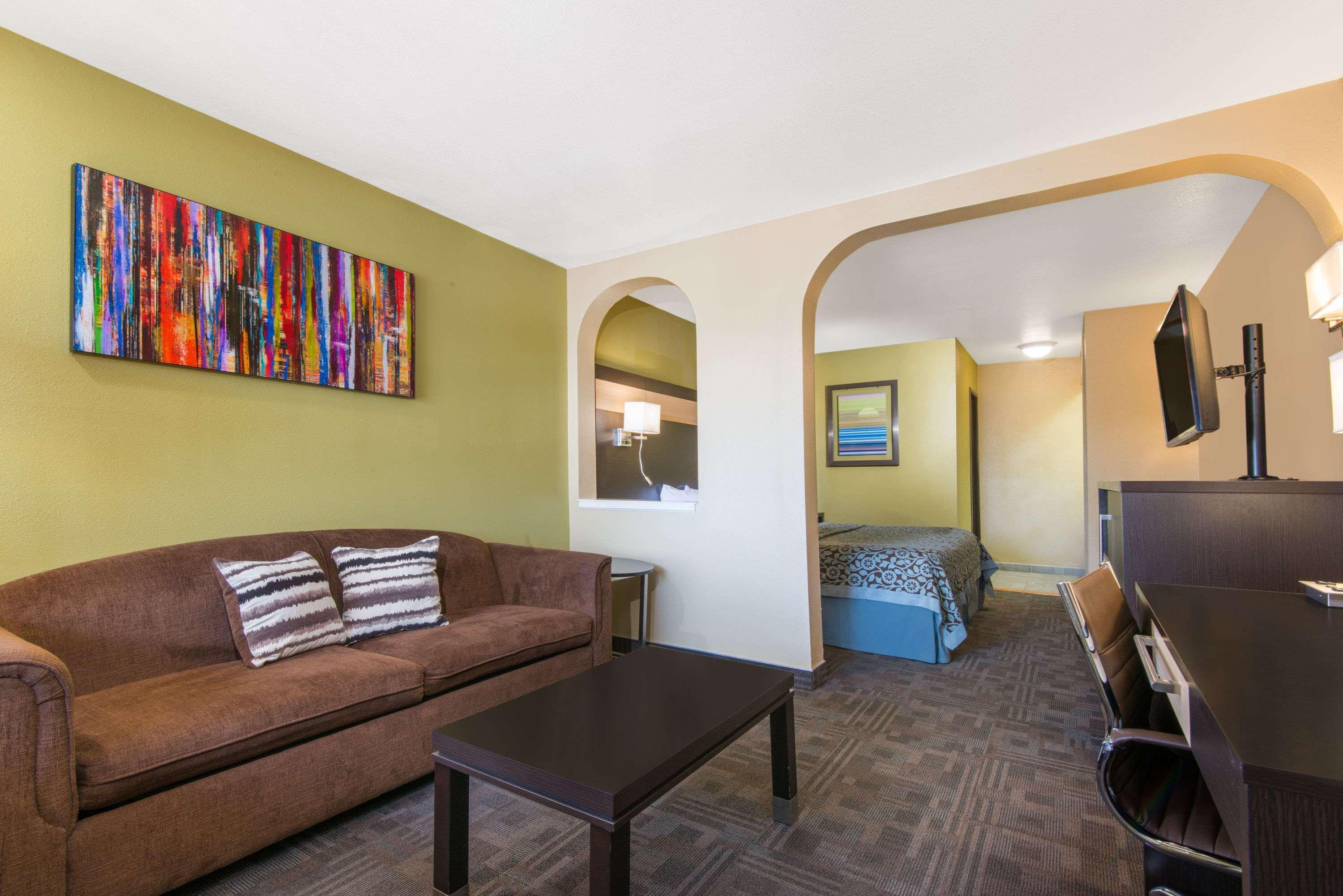 Days Inn By Wyndham Carlsbad Buitenkant foto