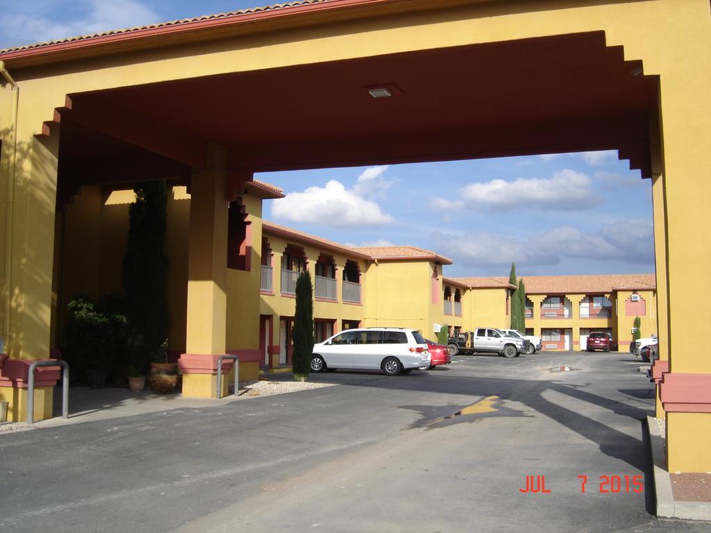 Days Inn By Wyndham Carlsbad Buitenkant foto