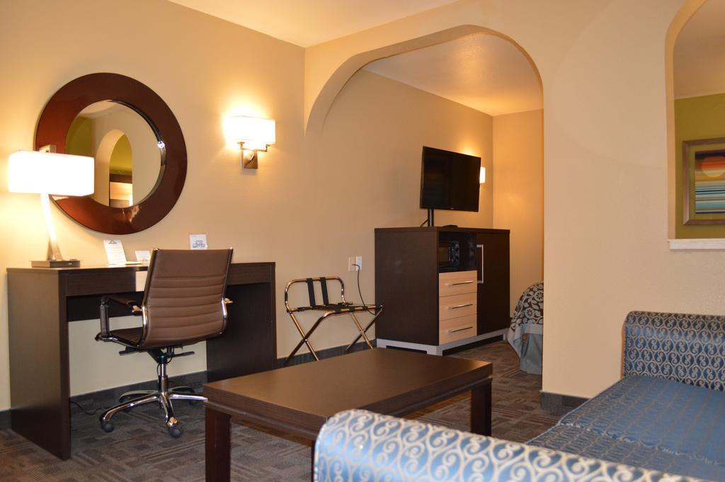 Days Inn By Wyndham Carlsbad Buitenkant foto