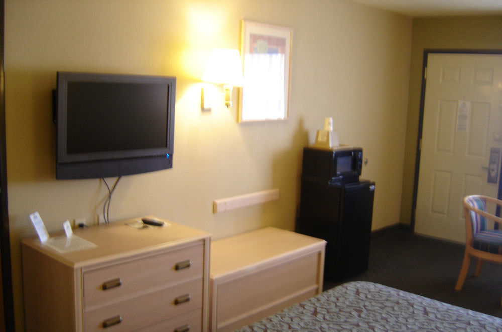 Days Inn By Wyndham Carlsbad Buitenkant foto